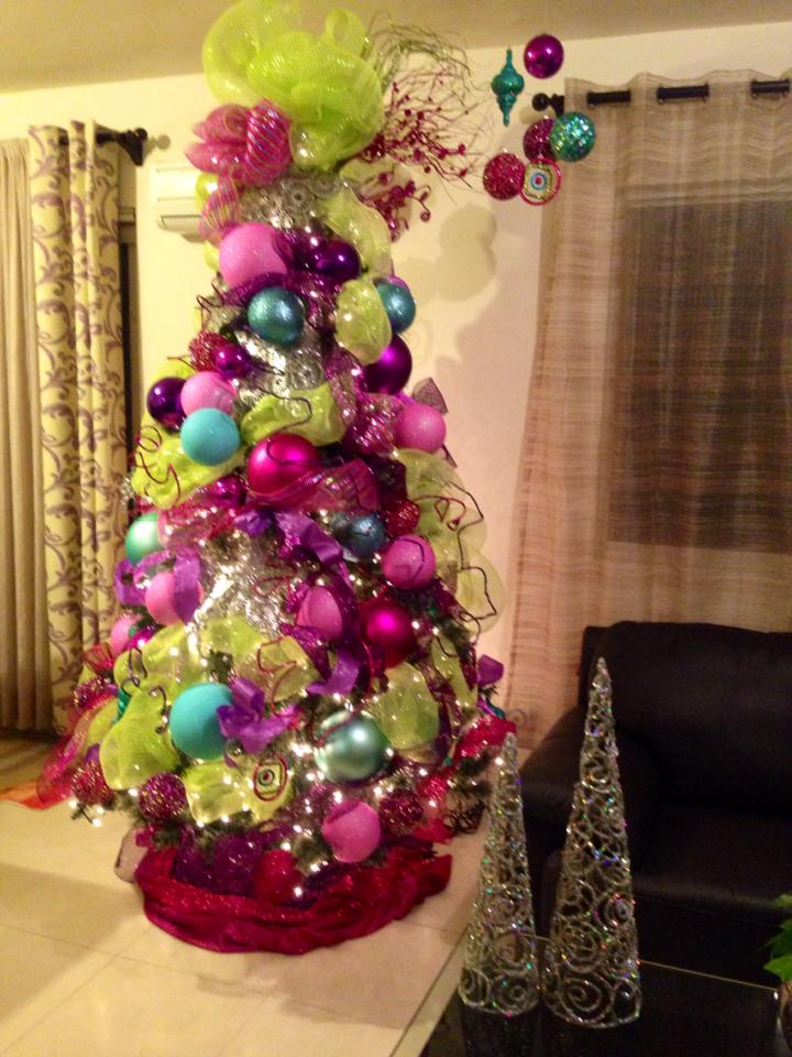 arboles de navidad con malla decorativa