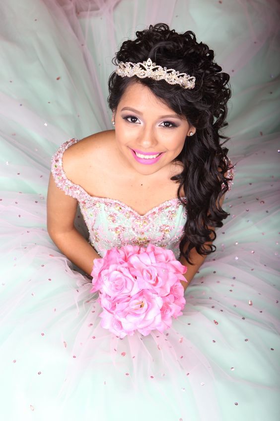 Peinados de quinceañeras de lado