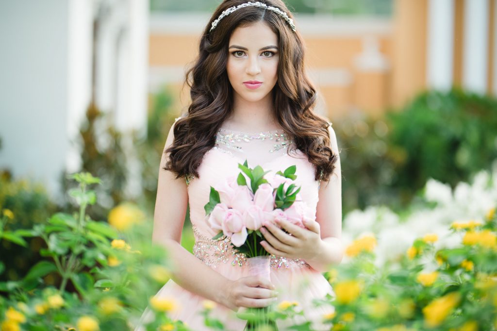 Peinados sueltos para xv años